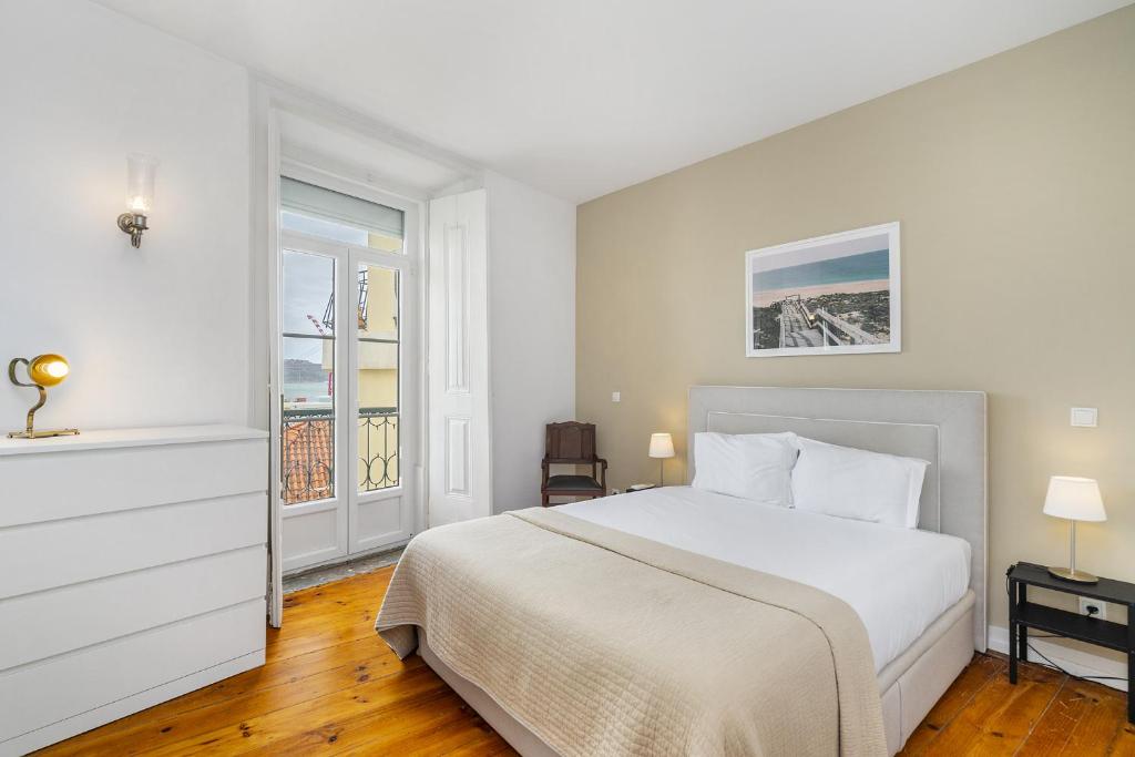 WHome Central 1-Bed w/ River Views great for D Nomads & R Workers — photo 1