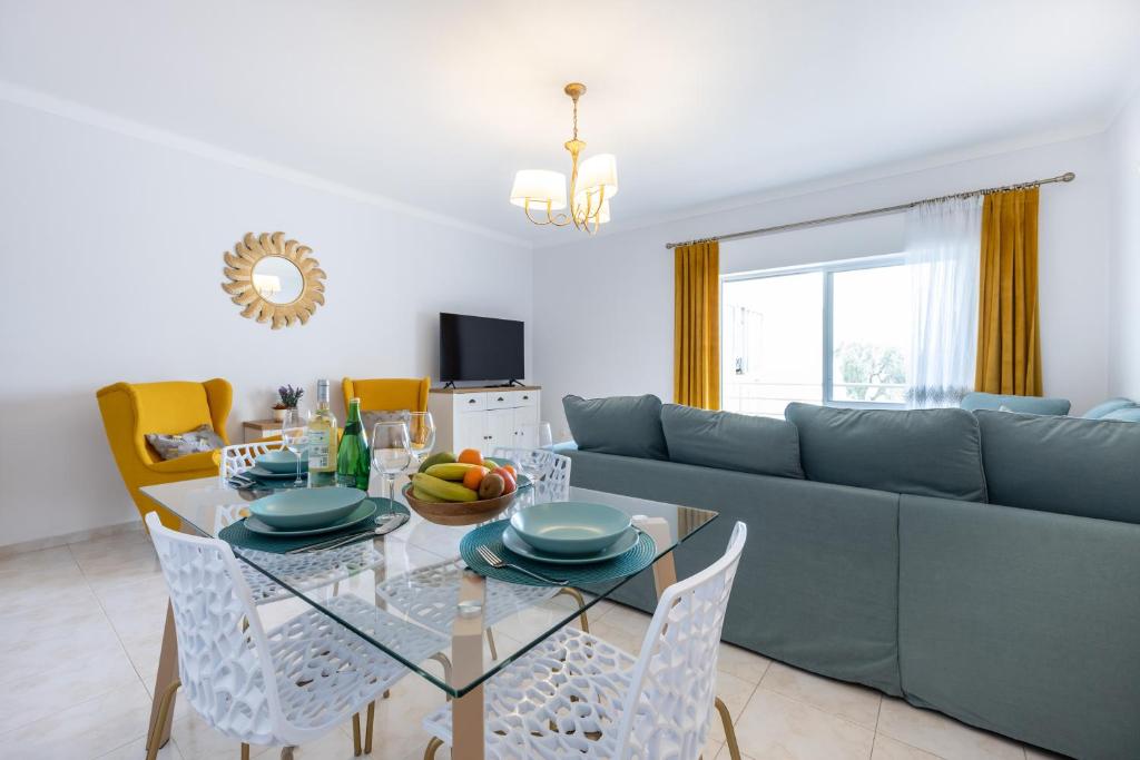 Stylish Seashore Apartment — photo 1
