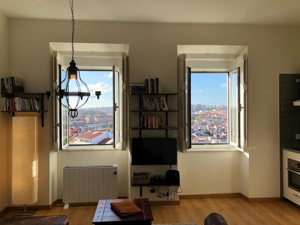 The Hilltop Nest — photo 1