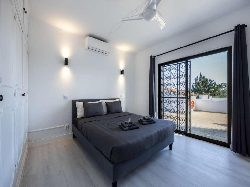 Secluded Carvoeiro Villa 3 Bedrooms Villa Urzais Modern Interiors photo 2