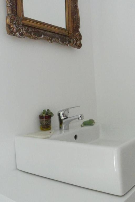 Picturesque Villa in Santo António das Areias with Private Pool photo 3