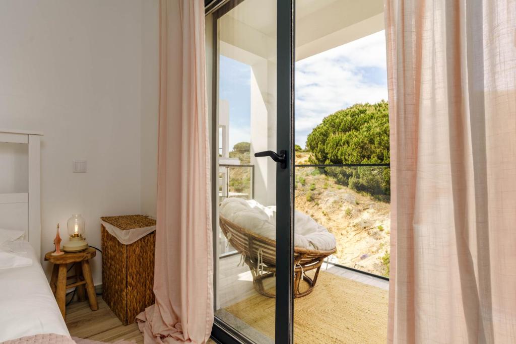 Seabreeze Apartment - Your Beachside Getaway by Lisbeyond photo 2