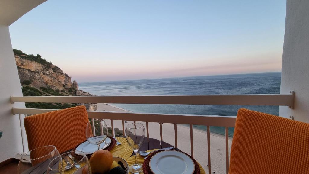Sesimbra Sun&Sea - Beachfront Apartment! — photo 1