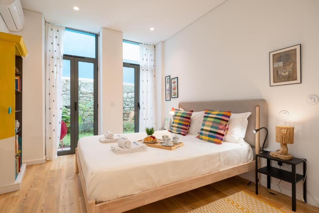 Host Wise - Stylish Urban Flat with Terrace photo 2