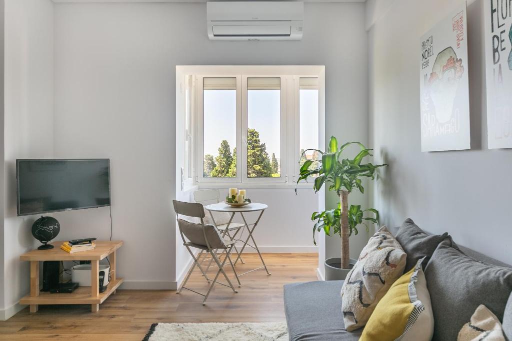Spacious Apt Campo D'Ourique by Lisbeyond — photo 1