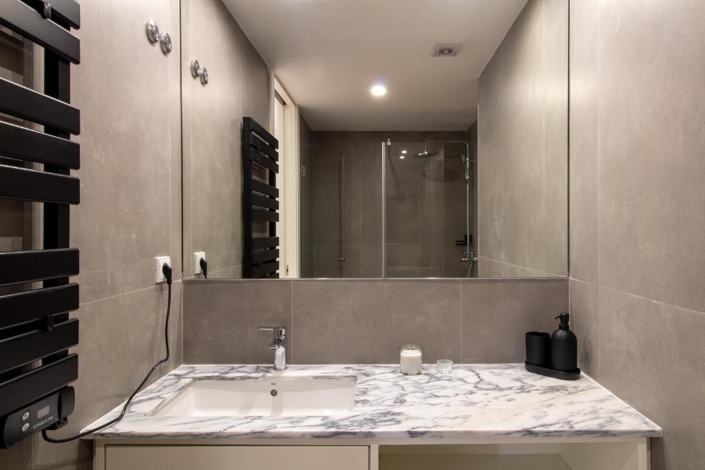 Stylish & Cozy 1BR with AC by LovelyStay photo 3
