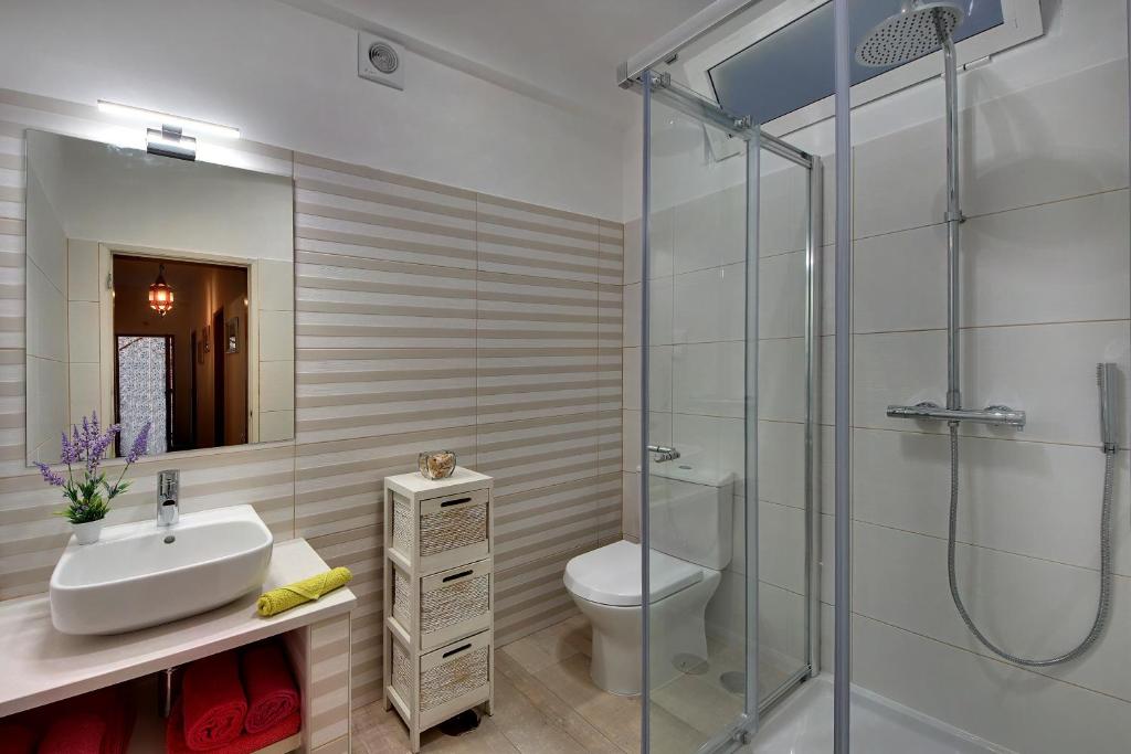 Inn The Beach Apartments by Seareen photo 3