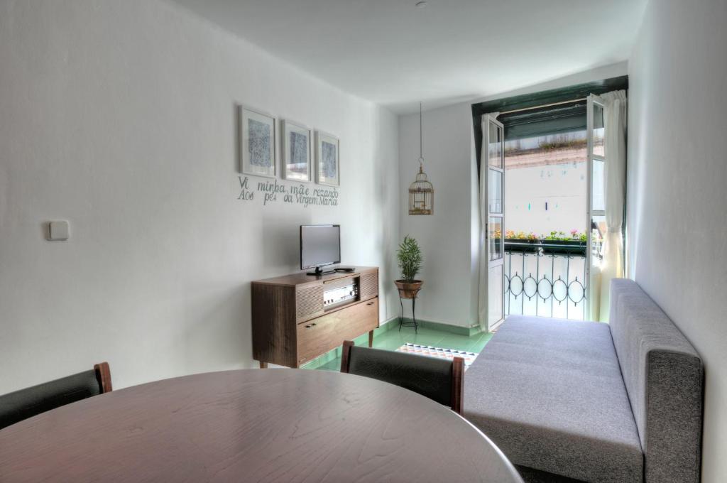 Stay local in Alfama! Alice central home photo 2