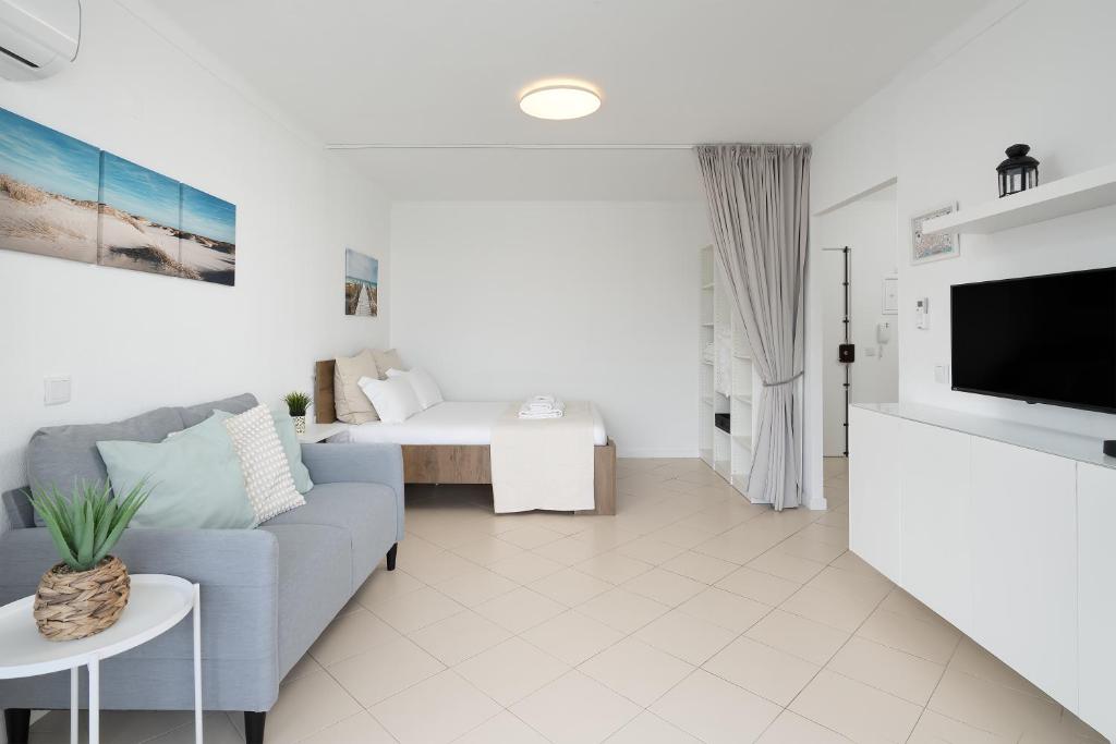 Sunny Studio W/ Balcony in Portimão by LovelyStay — photo 1