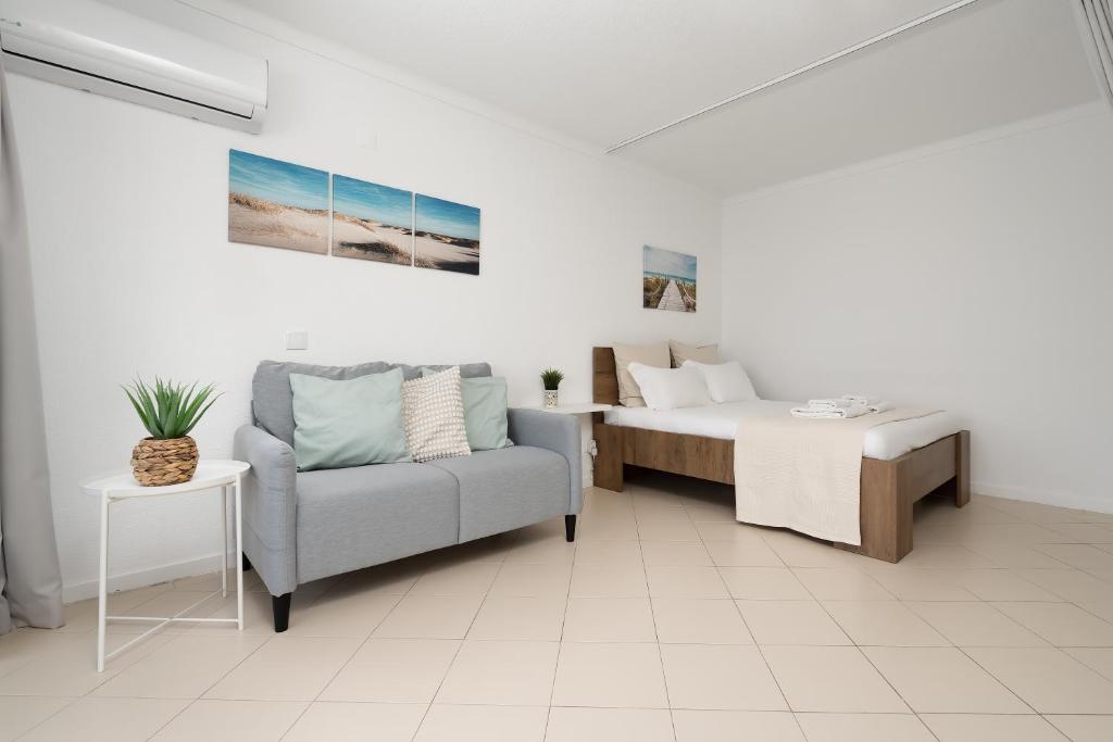 Sunny Studio W/ Balcony in Portimão by LovelyStay photo 2