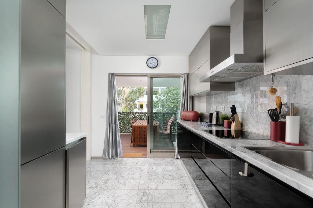 2 BDR Apartment W/Pool and Jacuzzi by LovelyStay photo 2