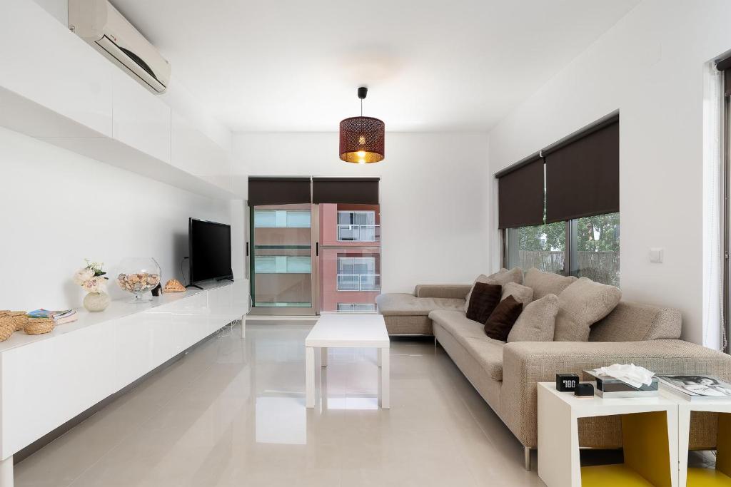 2 BDR Apartment W/Pool and Jacuzzi by LovelyStay photo 3