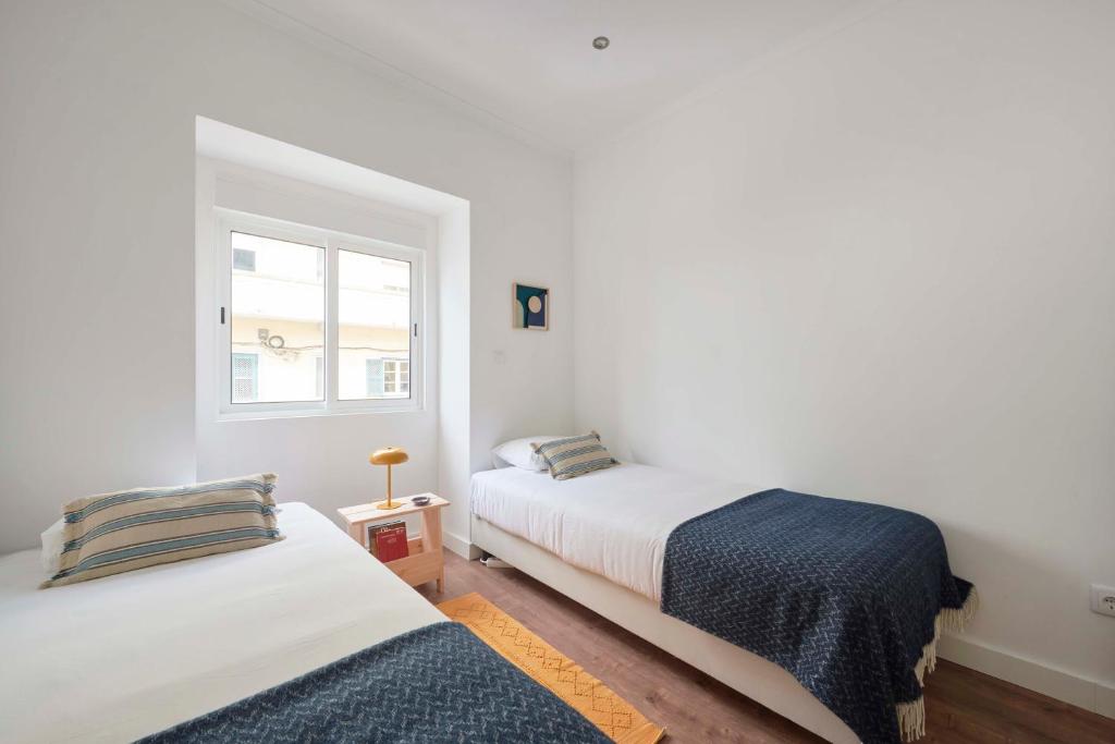 Spacious & Light-Filled 4BR Apartment By TimeColer photo 2