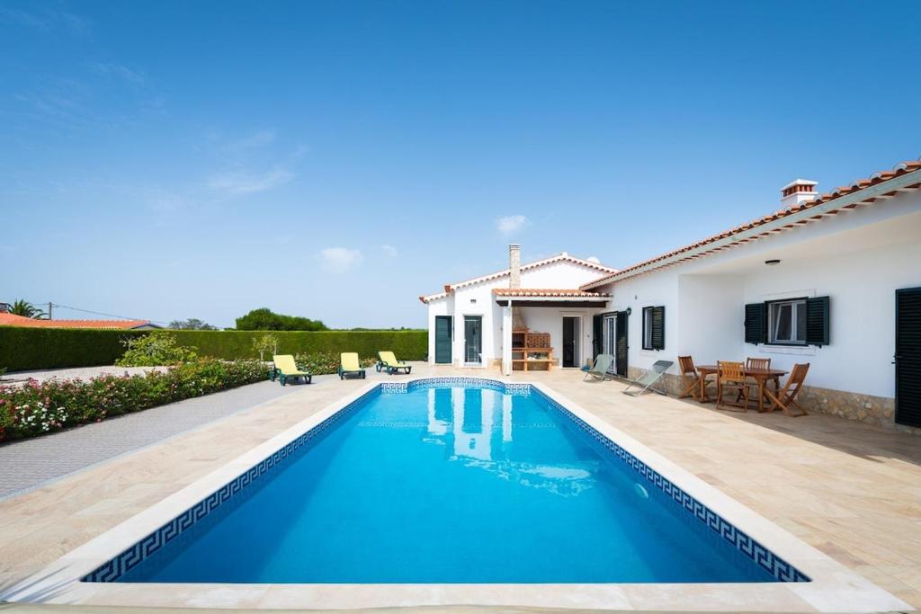 Sunny Ocean Villa with pool near Arrifana beach — photo 1