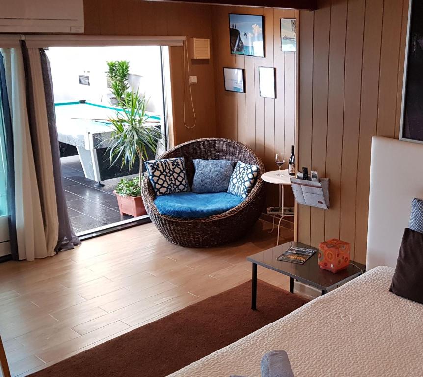 Room near the airport photo 3