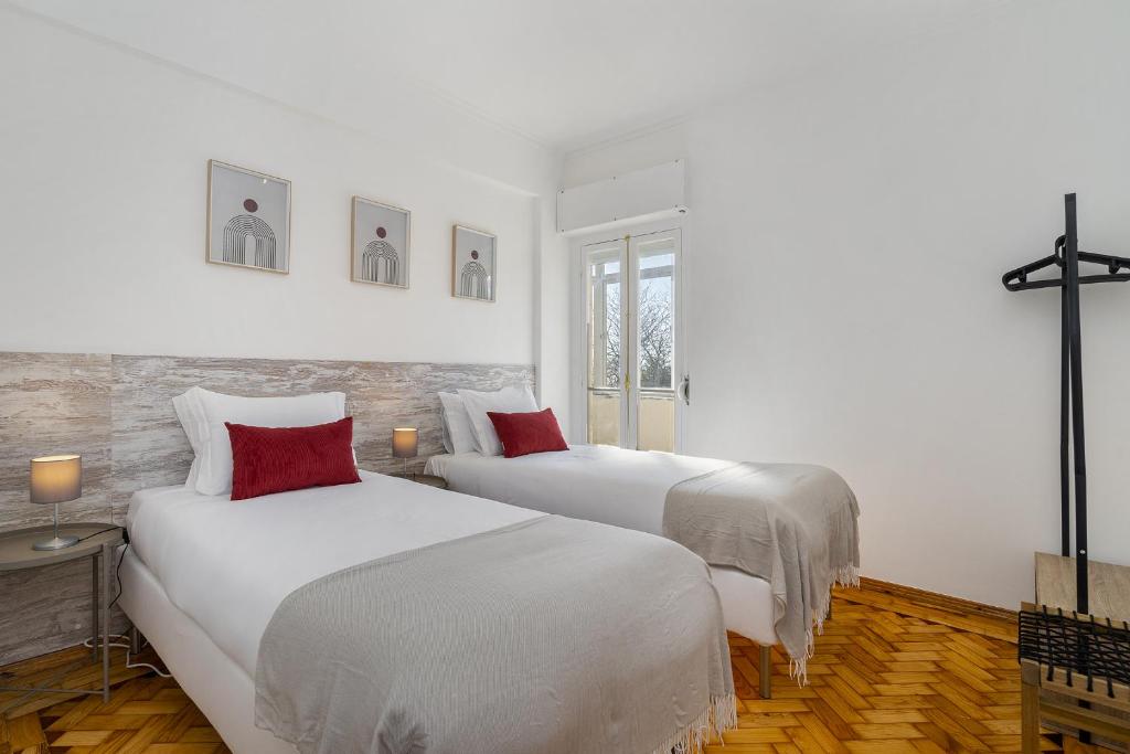 WHome Peaceful Algés Family Home away from City Noise — photo 1