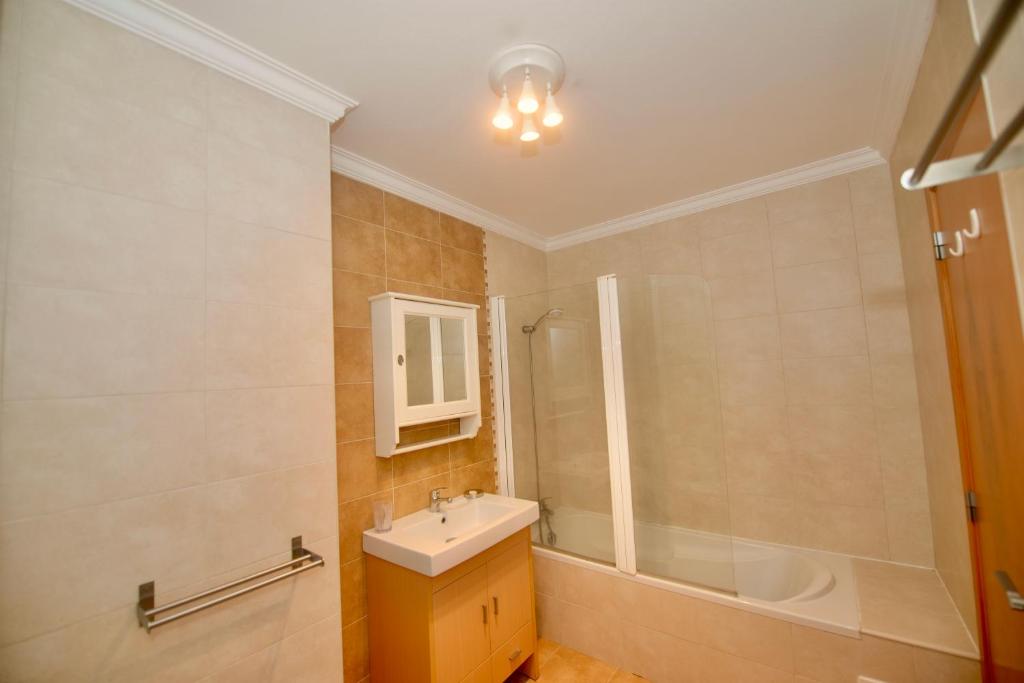 Tide - 3 bedroom apartment within beautiful Nazaré complex photo 3