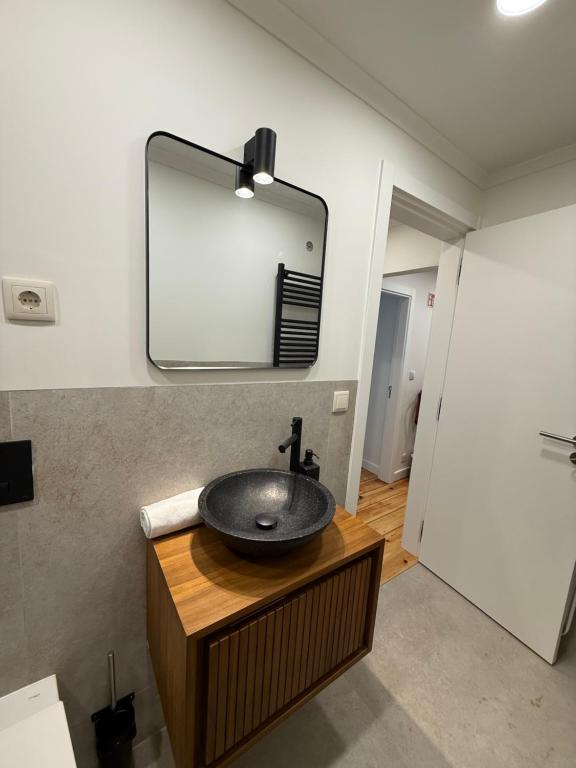 C1 Modern & Bright! Charming Apartment with 2 Bedrooms in Bairro Alto photo 3