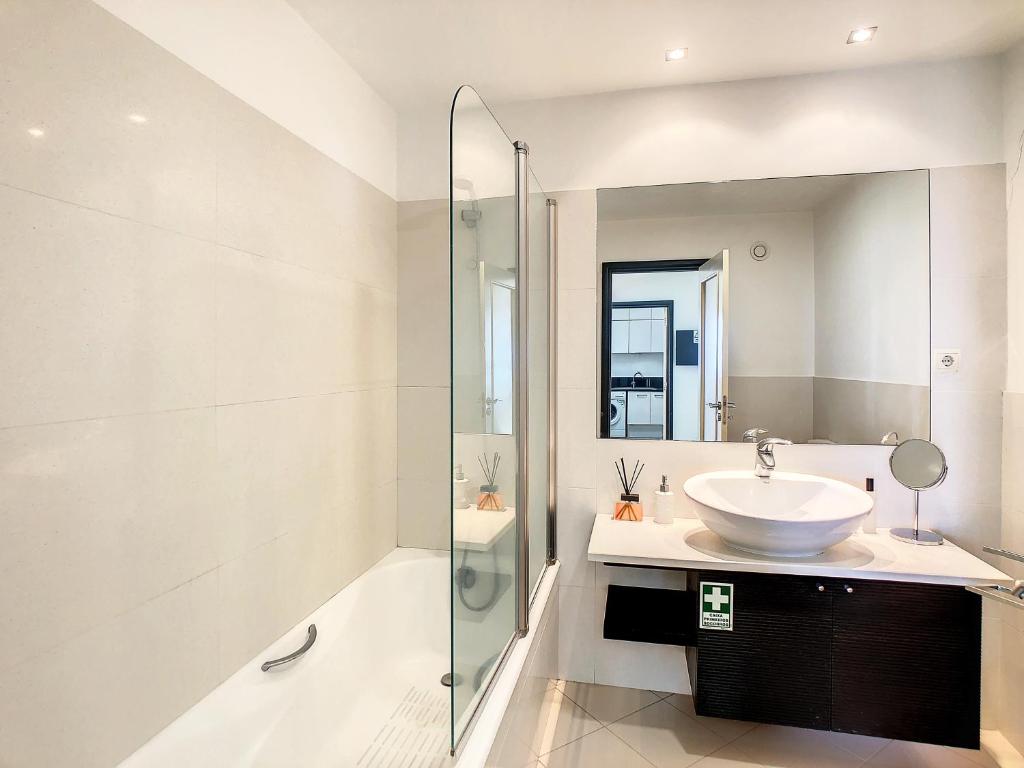 Rodamar Apartment by LovelyStay photo 3