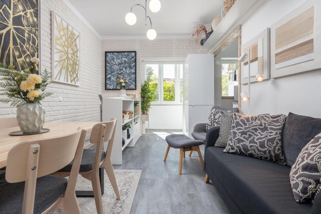 Fancy 2BDR Duplex With Patio by LovelyStay photo 3