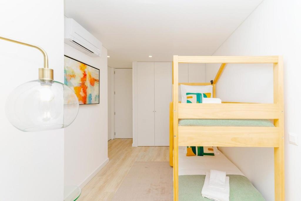 Spacious and modern flat with AC 1 min from metro photo 2