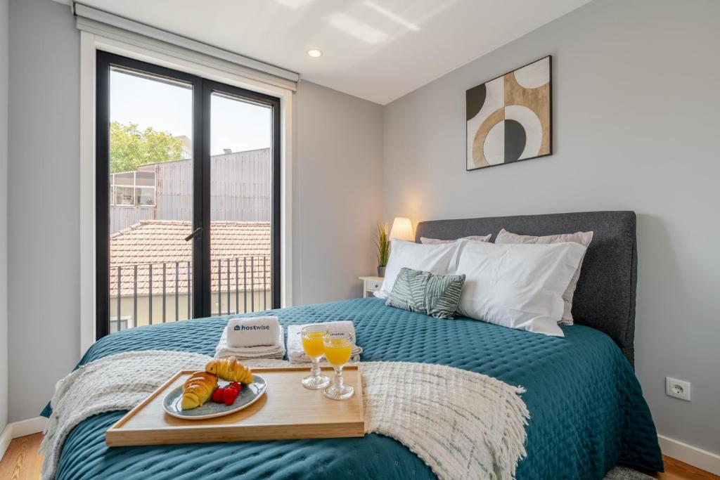 Stylish & Bright Apartment by HostWise photo 2