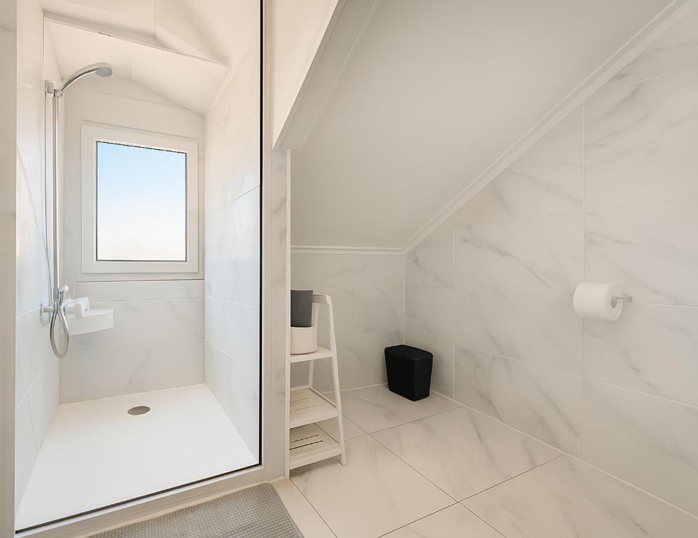 Santos Apartment in Central Lisbon with River View photo 3