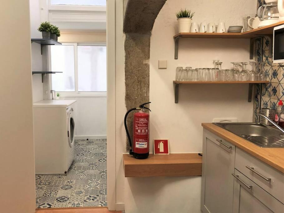 SJ1E Heart of BAIXA with NEW A/C Spacious Friendly photo 3