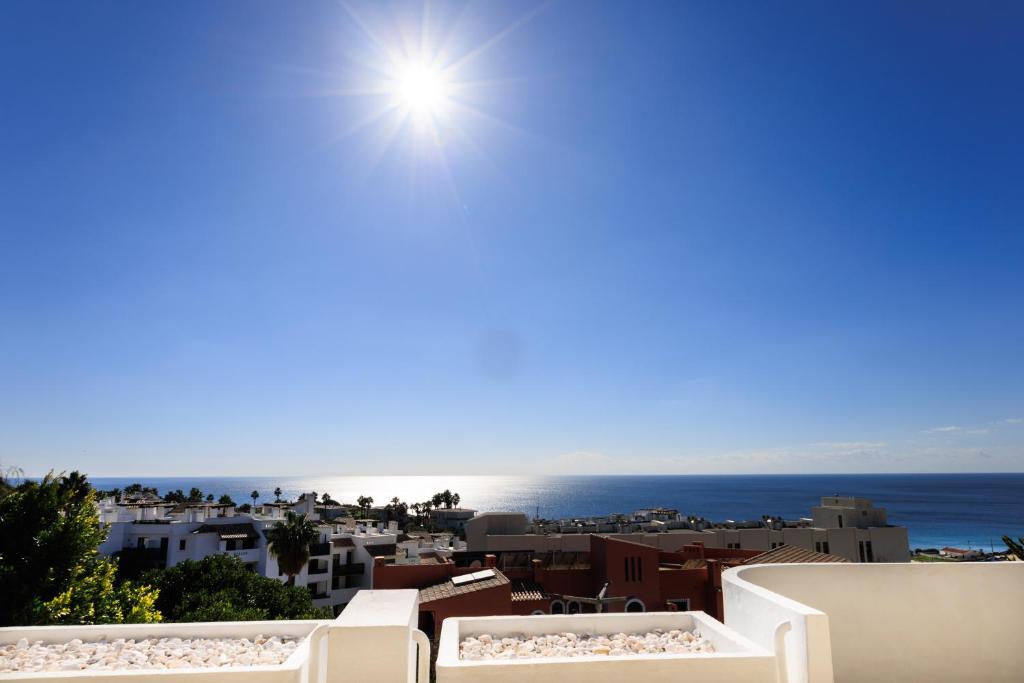 Beach Apartment - Amazing Ocean View photo 3