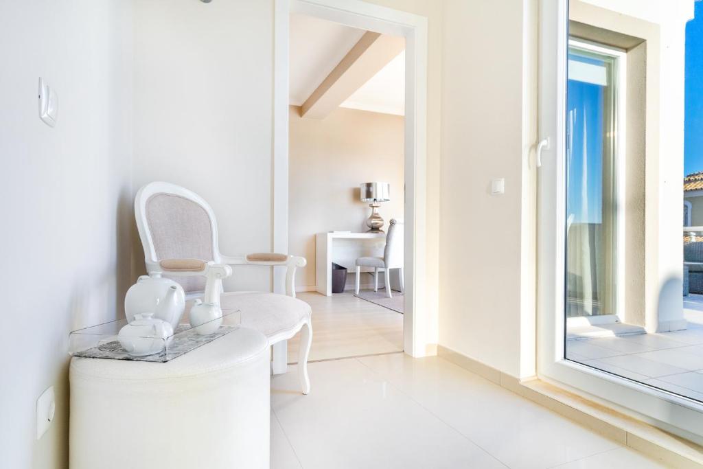 WHome | Prime Hideaway Luxury Villa photo 3