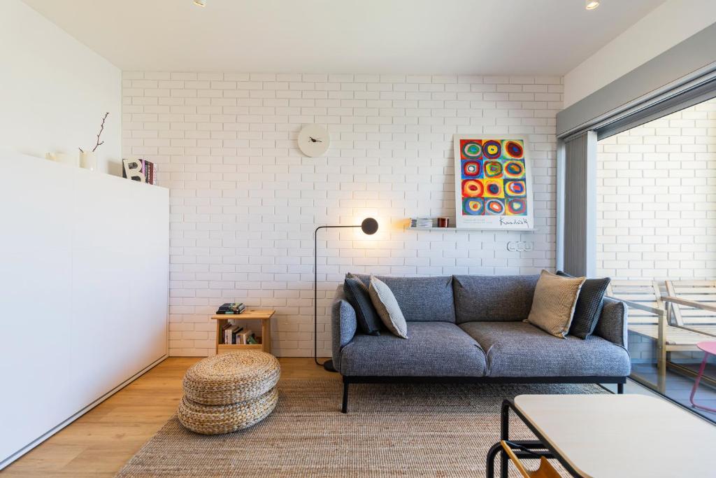 S1405 - practical and modern - AC — photo 1