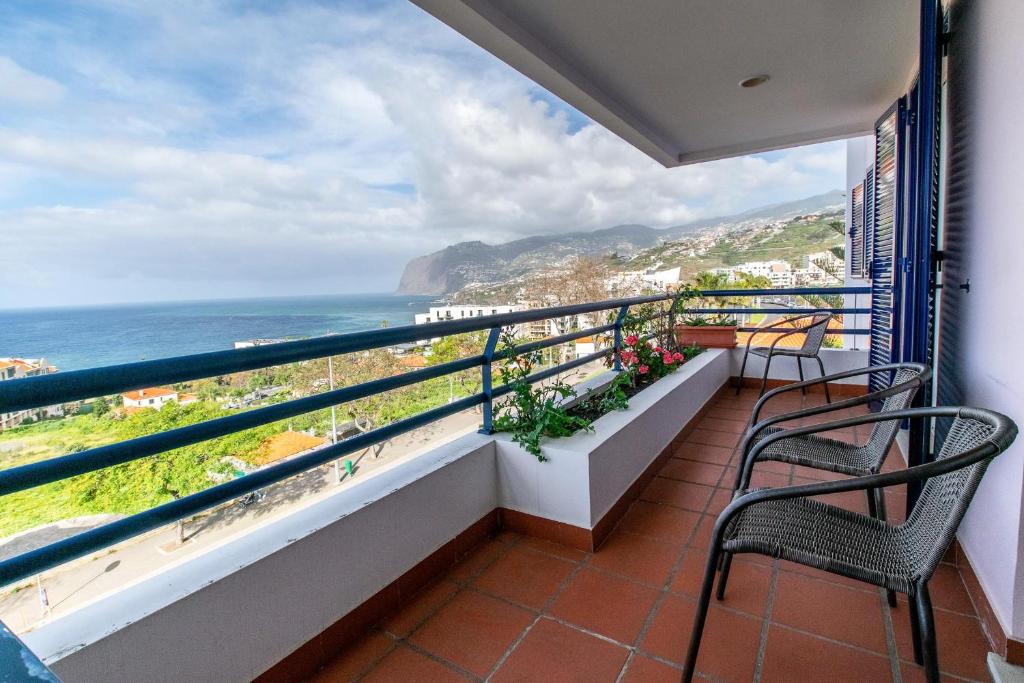 Sea and sunset view apartment in Funchal — photo 1