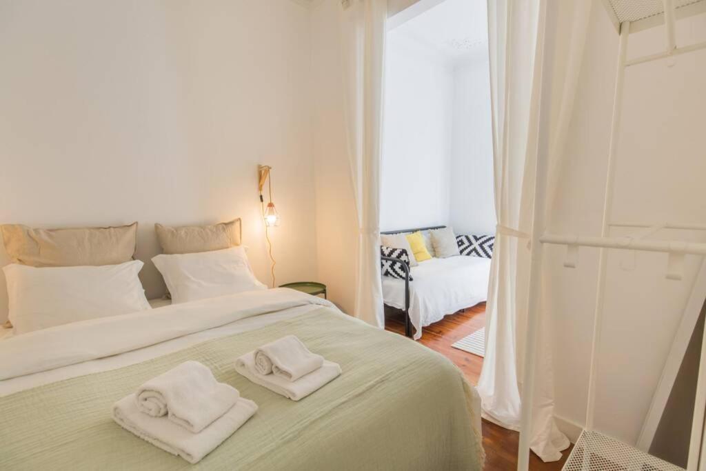 135 A - Stay in Tranquil Flat in Alfama near Sé and Castle — photo 1