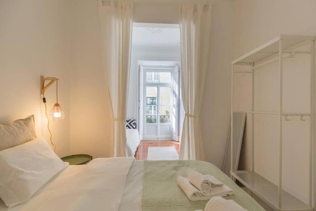 135 A - Stay in Tranquil Flat in Alfama near Sé and Castle photo 2