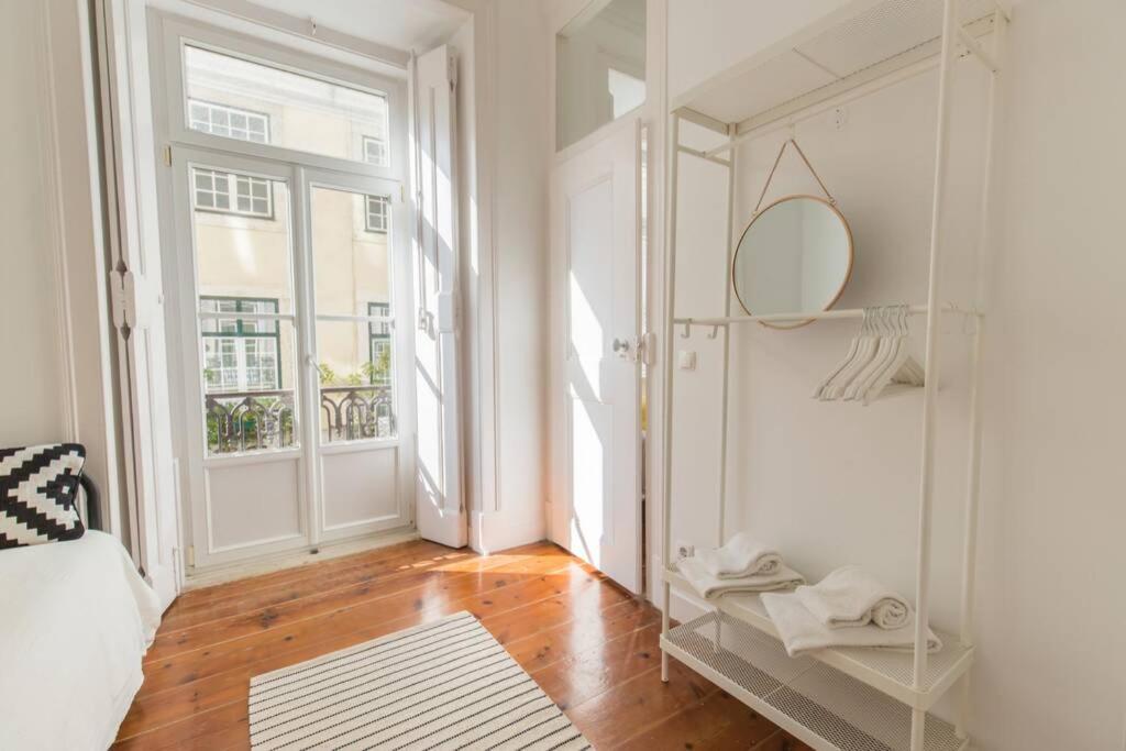 135 A - Stay in Tranquil Flat in Alfama near Sé and Castle photo 3