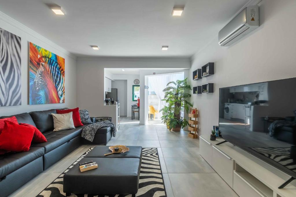 Salgados 2-Bedroom Apartment - 900m from the Beach - Wifi — photo 1