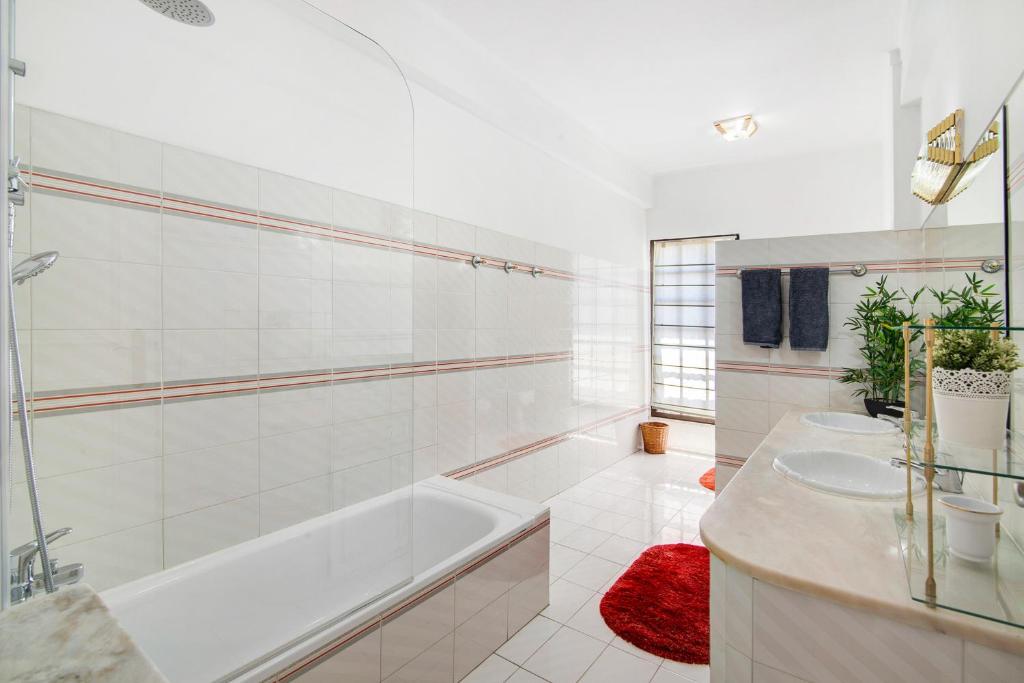 Sunshine House photo 3