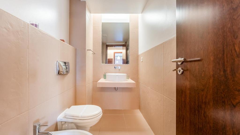 Seaside 3BDR Flat in Salgados with Pool by LovelyStay photo 3