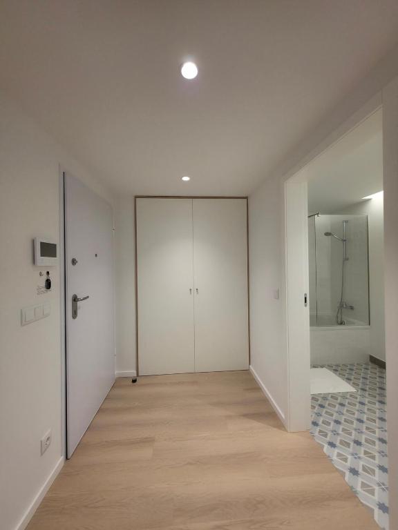 Spacious and modern 2-bed apartment with garage photo 3