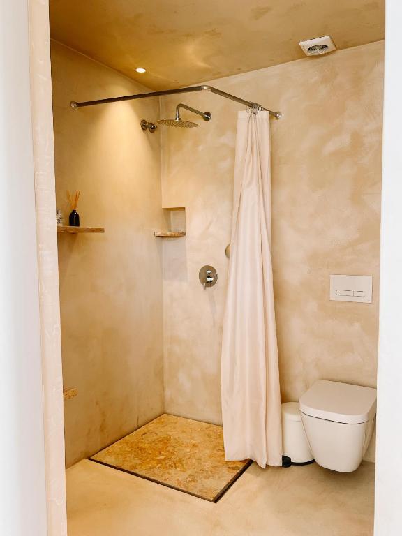 samesame living photo 3