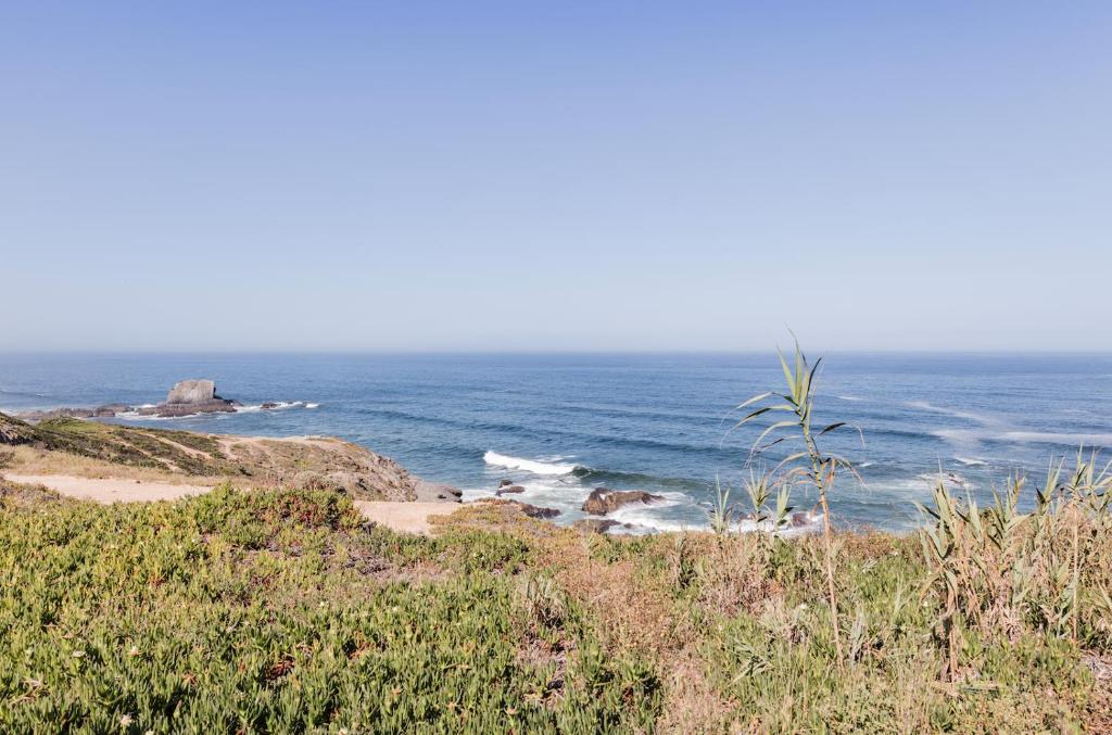Zambujeira do Mar 4-Bed House Perfect for Families & Friends — photo 1