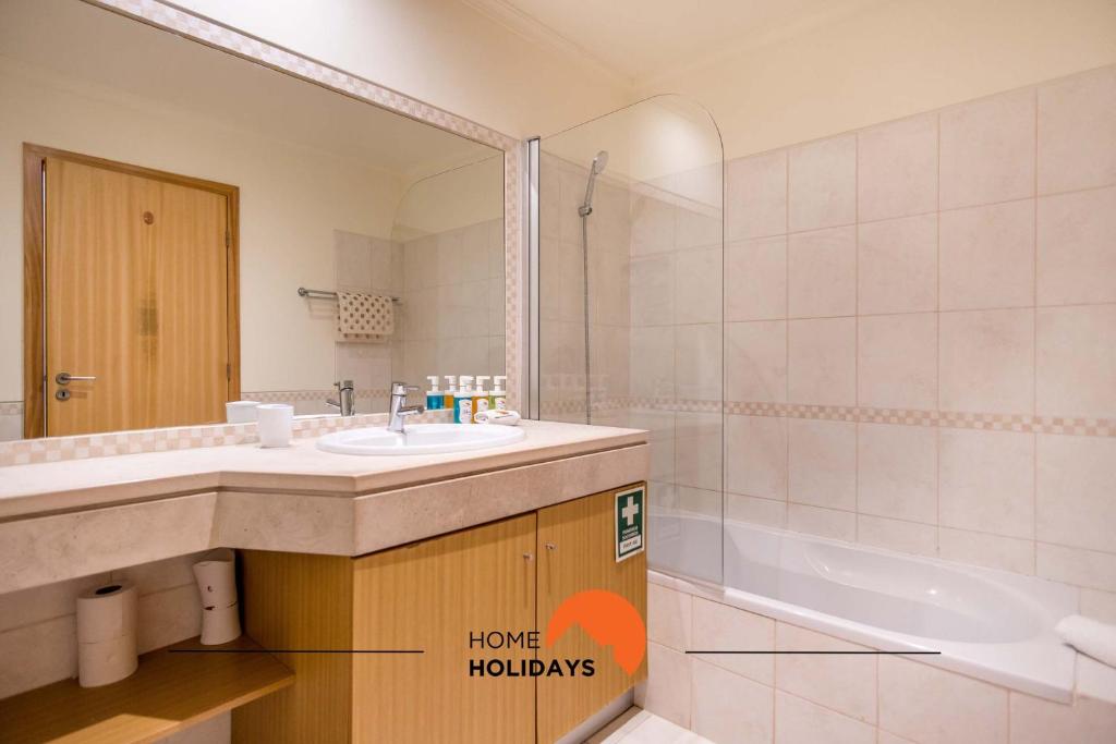 #107 1BR Ocean View Pool & Relax Area photo 3