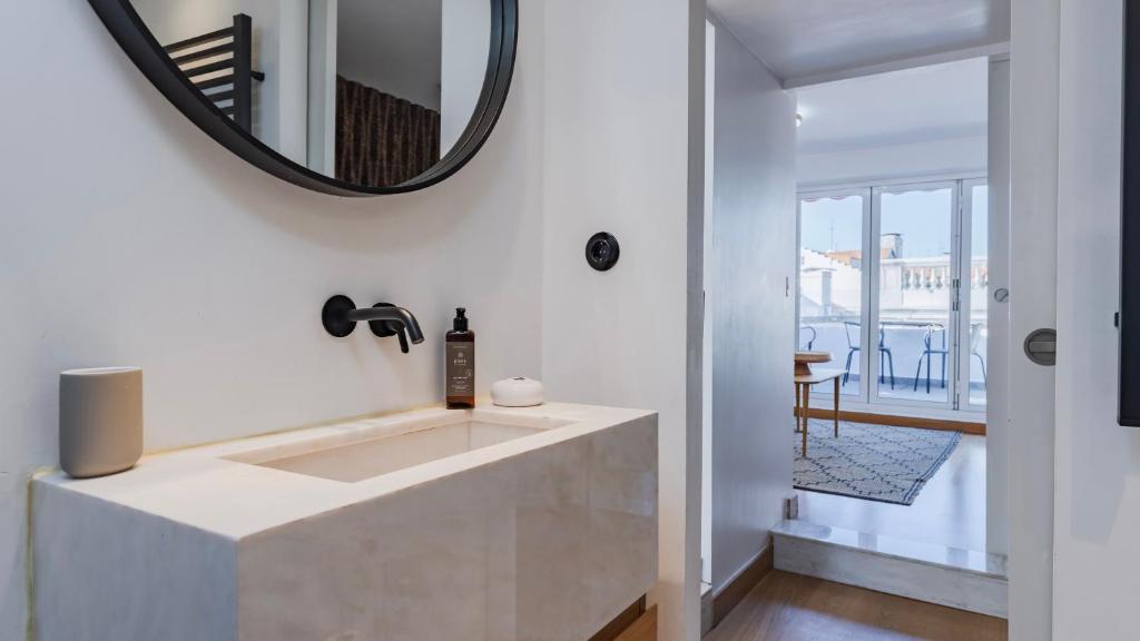 1BDR Apartment with Terrace and View by LovelyStay photo 3