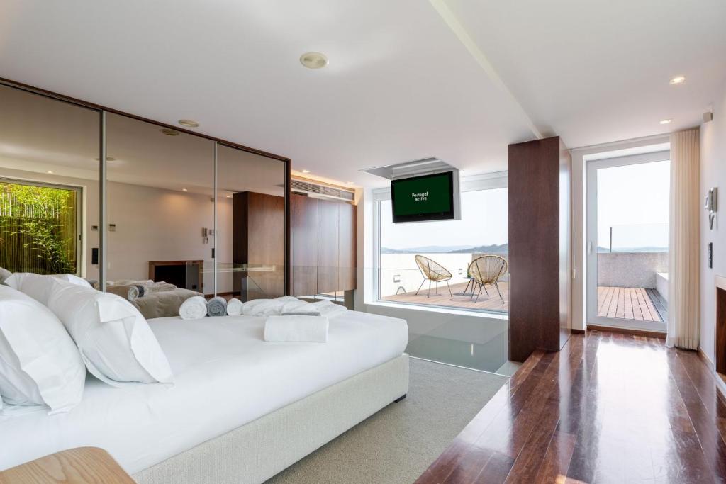 Skyline Retreat with pool by Portugal Active — photo 1