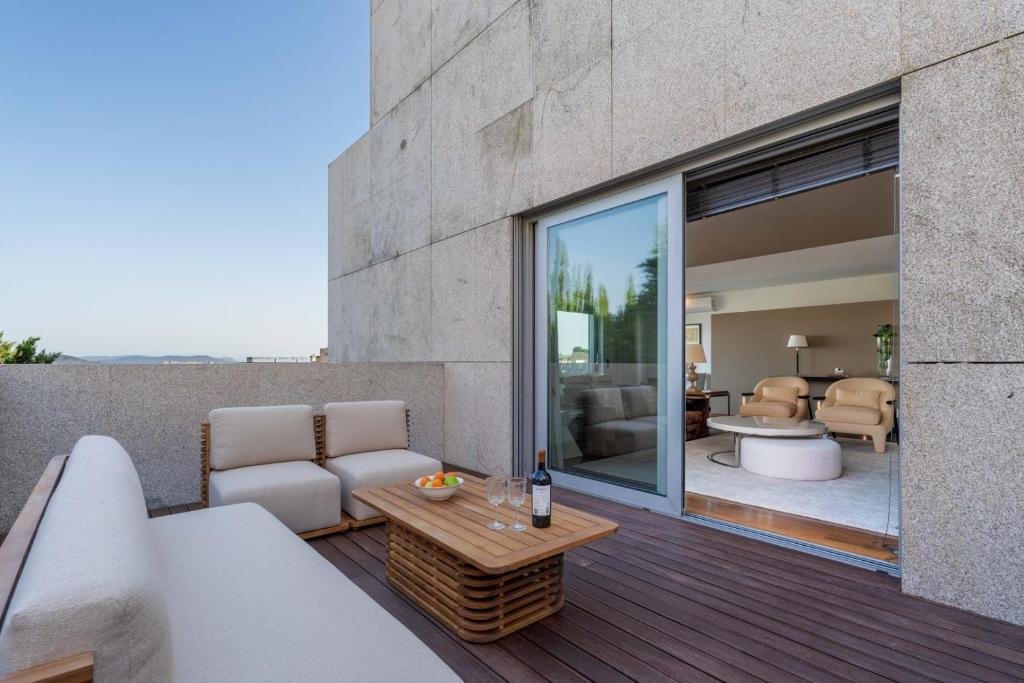 Skyline Retreat with pool by Portugal Active photo 3