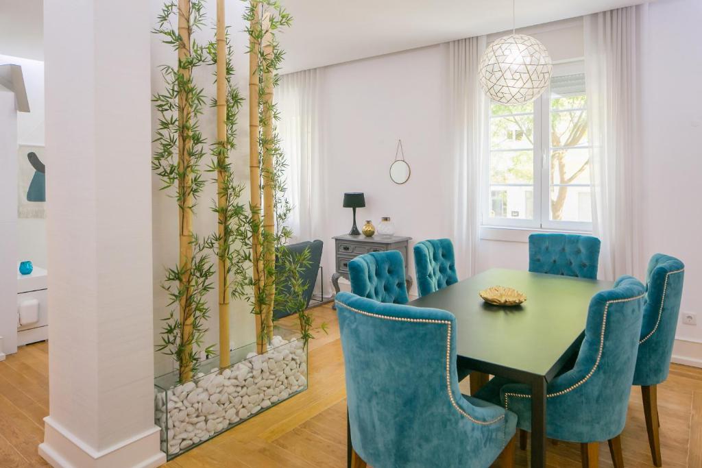 Spacious 2-Bed Apartment with Interior Terrace near Marquês de Pombal — photo 1