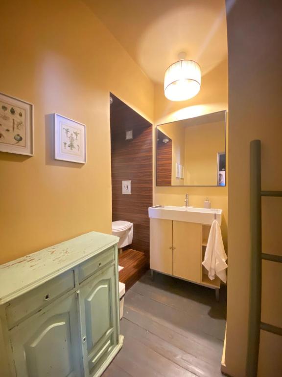 Sunny Apartment photo 3