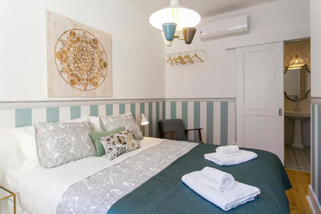 2 beautiful bdr upscale flat embracing Tejo! photo 2