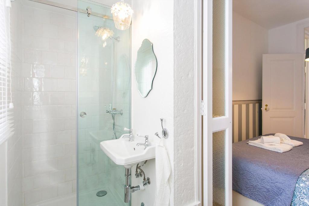 2 beautiful bdr upscale flat embracing Tejo! photo 3