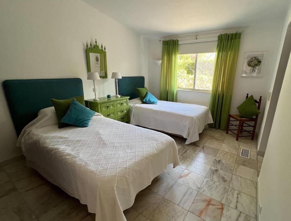 Traditional 3 bedroom villa with great pool in the heart of Vale do Lobo photo 2